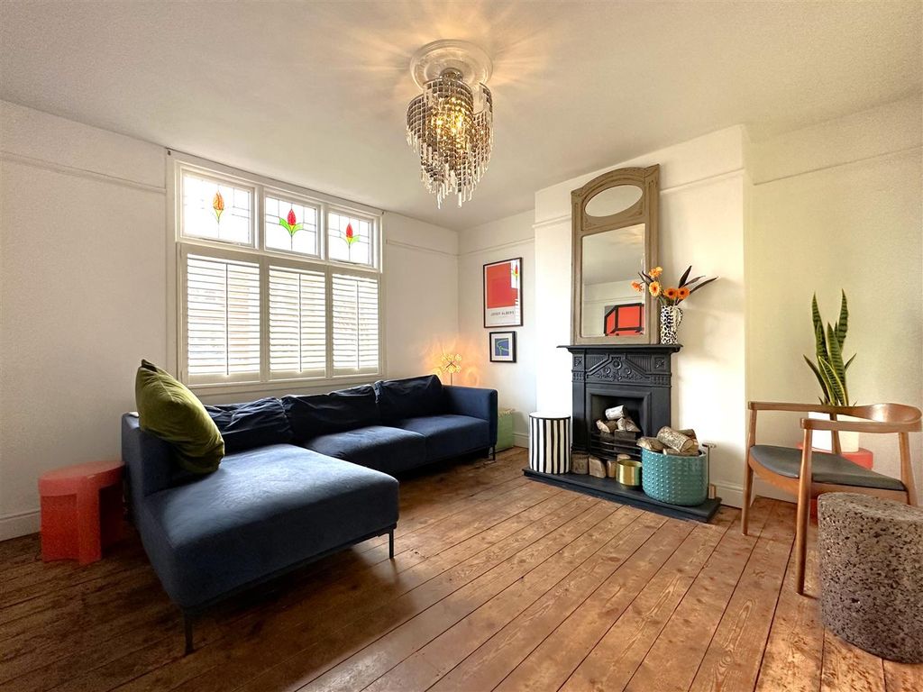 Property photo 2 of 19 Lounge 460