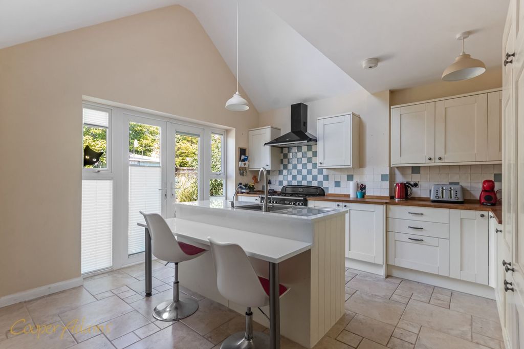 Property photo 2 of 8 Kitchen