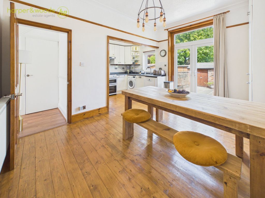 Property photo 2 of 31