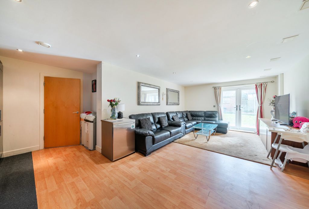 Property photo 3 of 13 1436135-8-69Cb838...