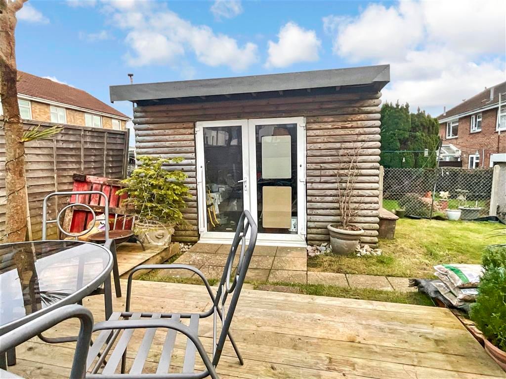 Property photo 2 of 12 Garden Cabin