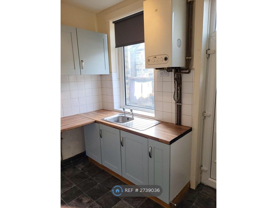 Property photo 3 of 9 Kitchen