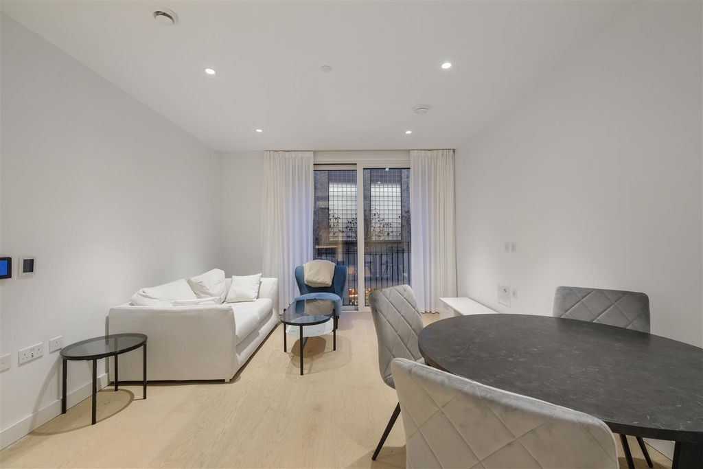 Property photo 1 of 12 Flat 3 Sovereign Court 5 Jubilee Walk London WC1X