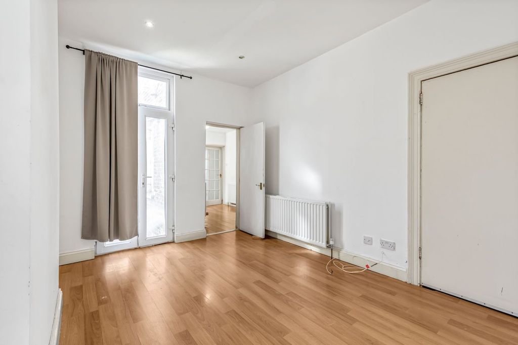 Property photo 2 of 11 Picture No. 02