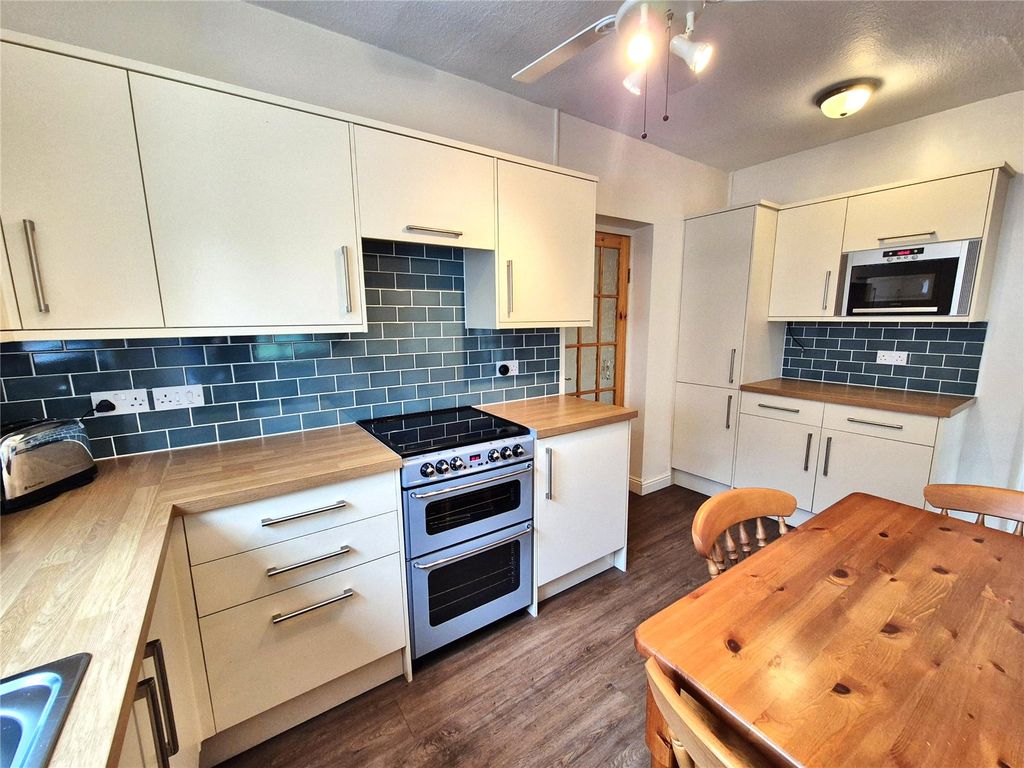 Property photo 3 of 21 Kitchen