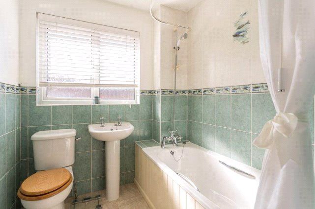 Property photo 2 of 10 Bathroom