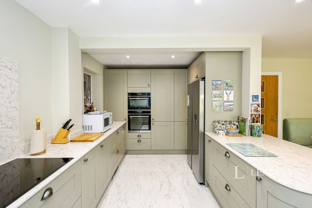 Property photo 3 of 16 Kitchen