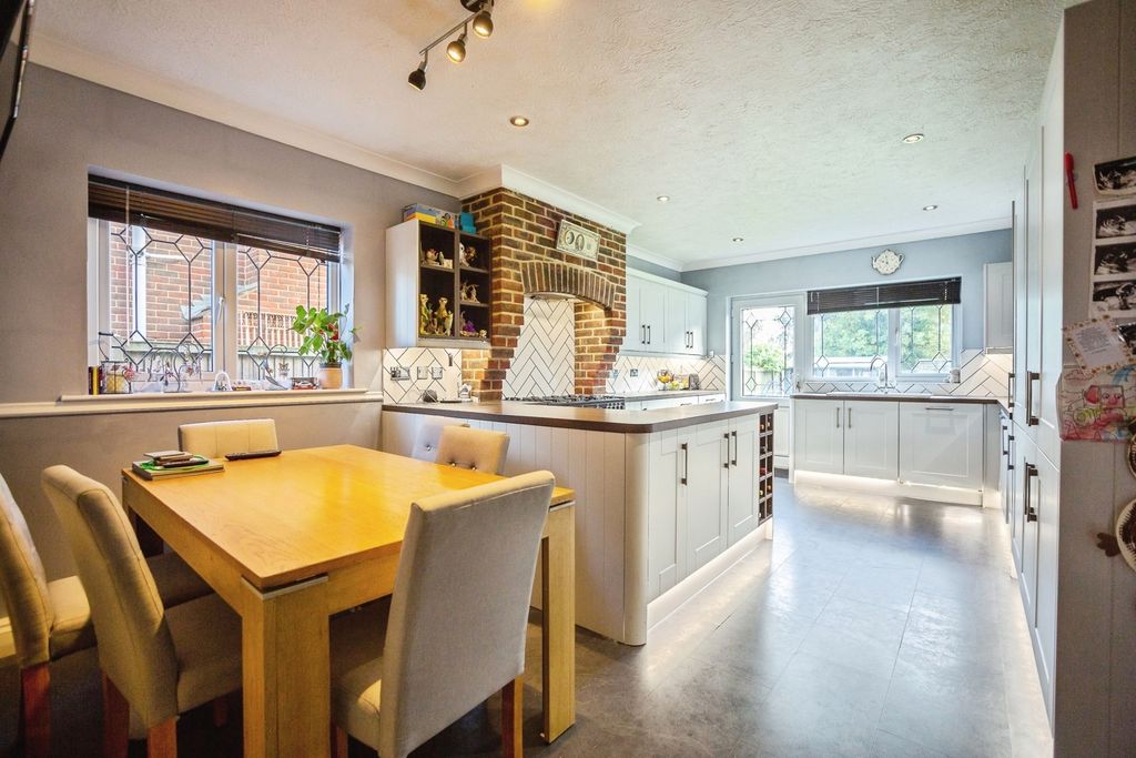 Property photo 2 of 17 Photo