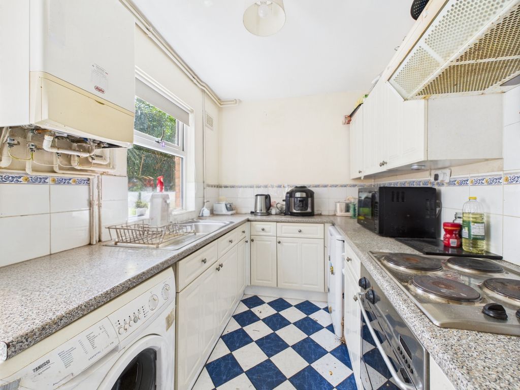Property photo 2 of 8 Kitchen