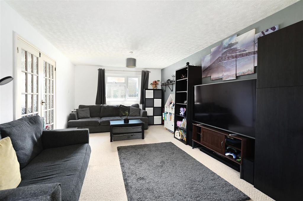 Property photo 3 of 11 Mozart Close
