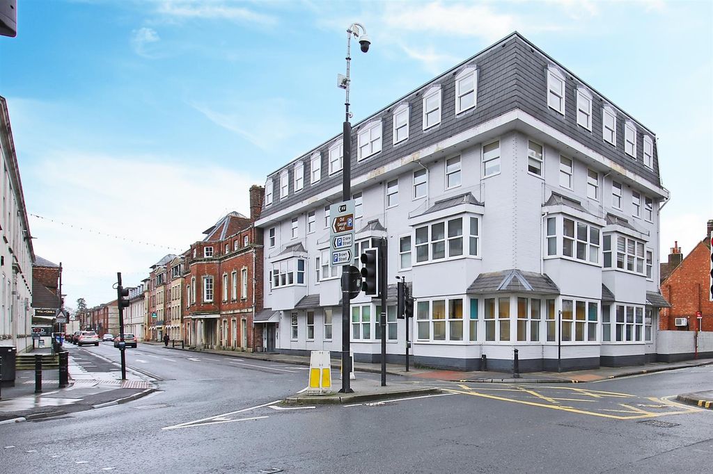 Property photo 1 of 9 6 Chequers House (1).Jpg