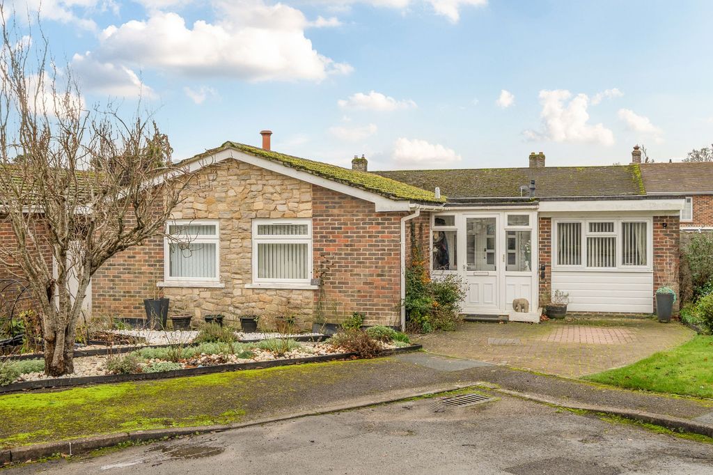 Property photo 1 of 16 Heathfield Park