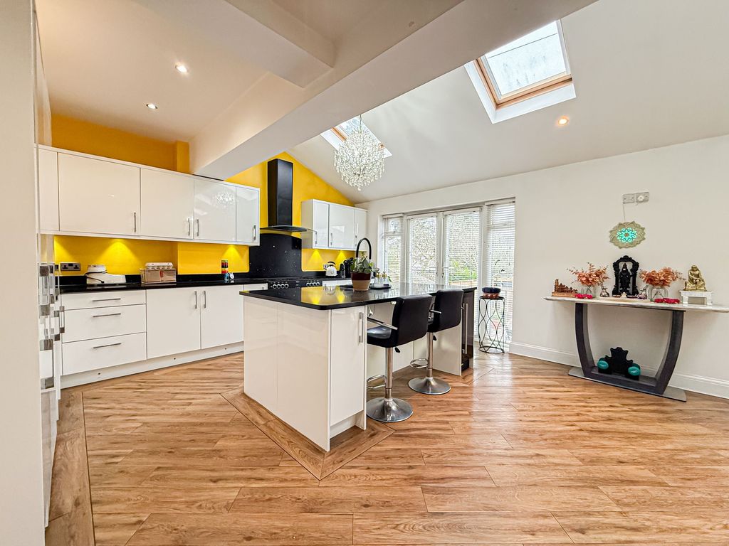 Property photo 2 of 26