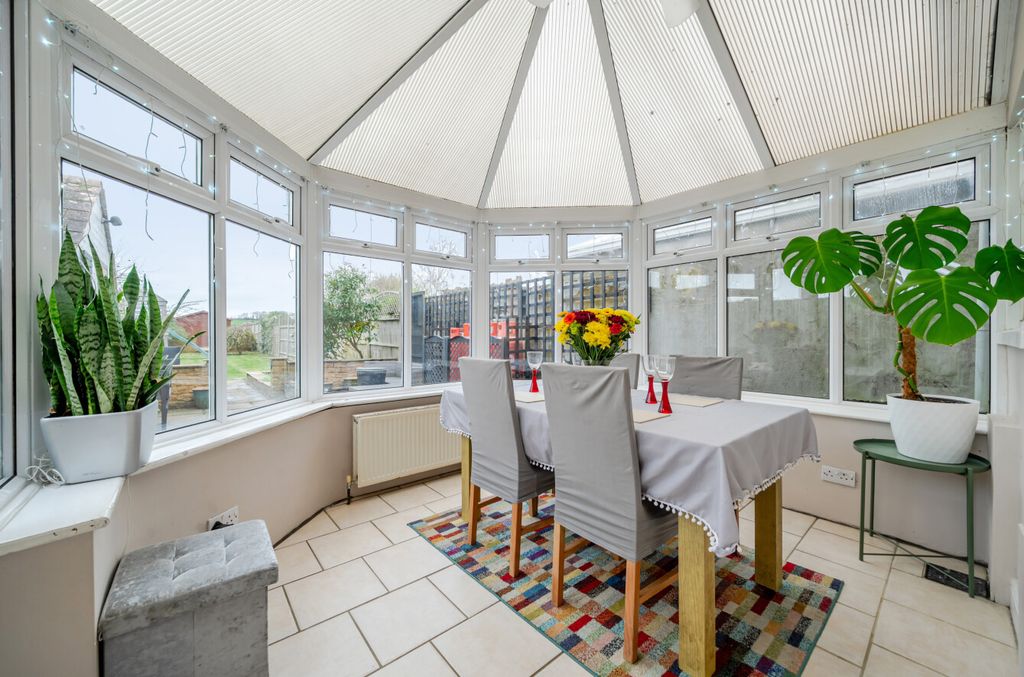 Property photo 3 of 20 1385670-16-692851...