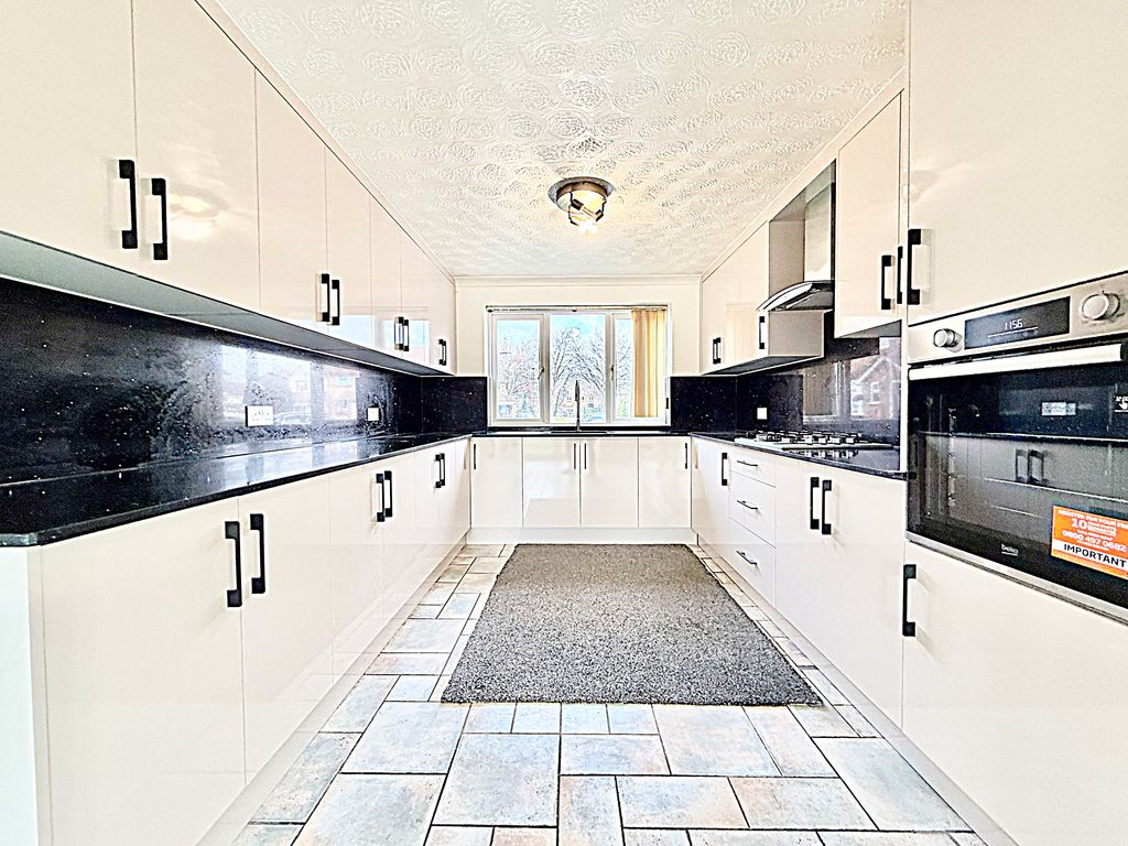 Property photo 2 of 27