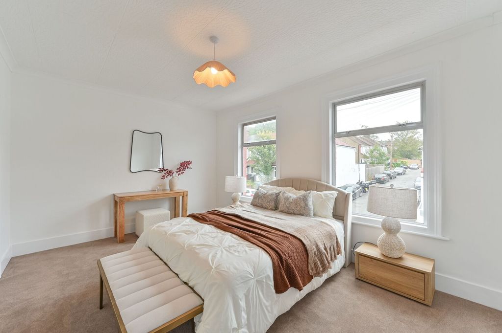 Property photo 1 of 32