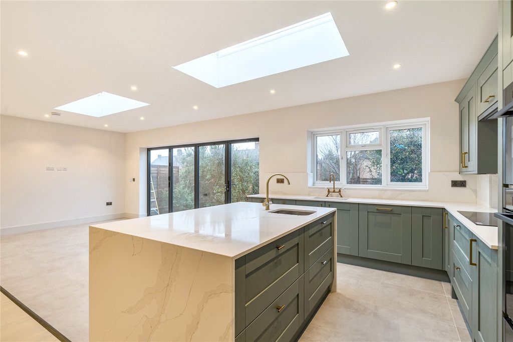 Property photo 3 of 32 Picture No. 34