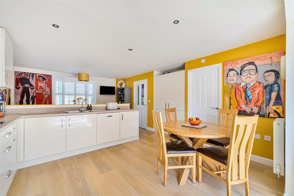 Property photo 2 of 23 Kitchen/Dining Room
