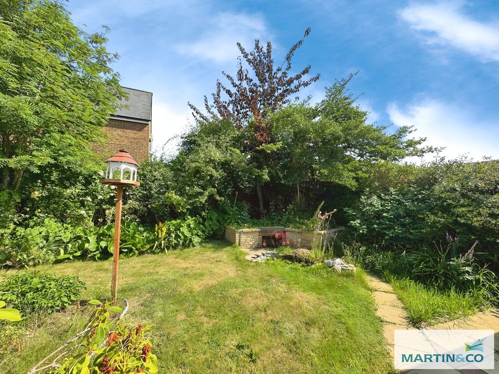 Property photo 2 of 31 6d8cc7E6-Garden 20New 207