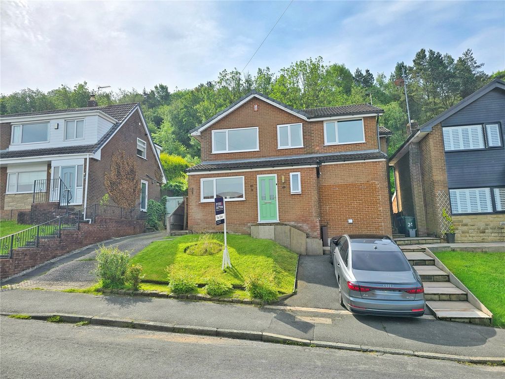 Property photo 1 of 27 Detached Family Home
