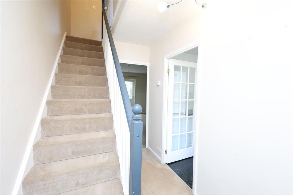 Property photo 3 of 19 Staircase