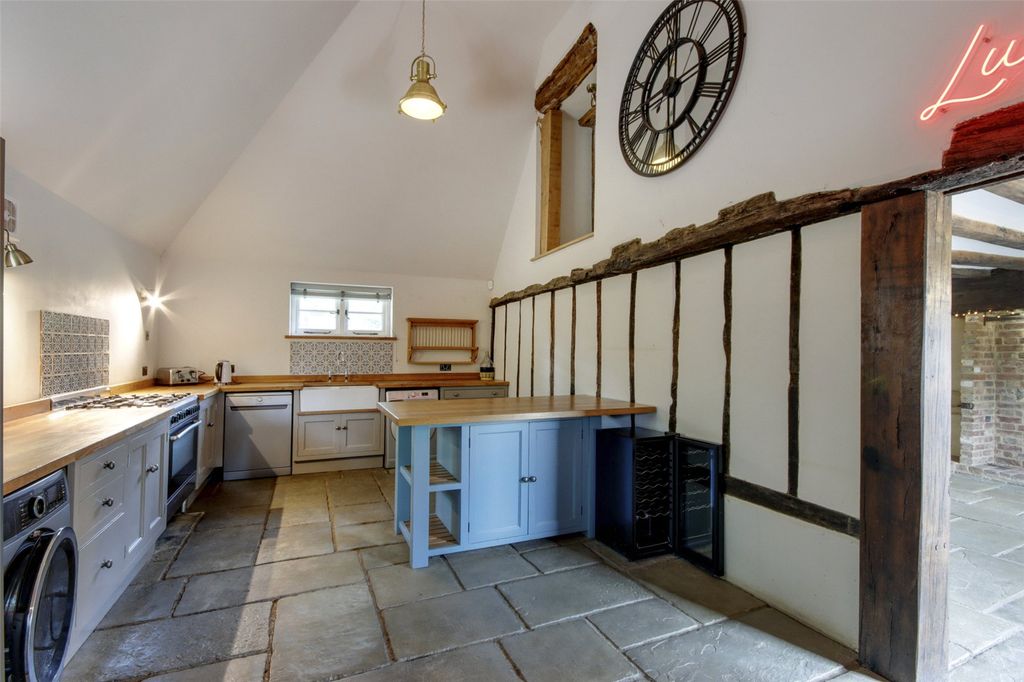 Property photo 3 of 31 Kitchen/Breakfast