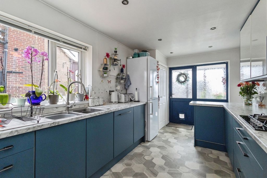 Property photo 3 of 25 Pbox-Img.Jpg