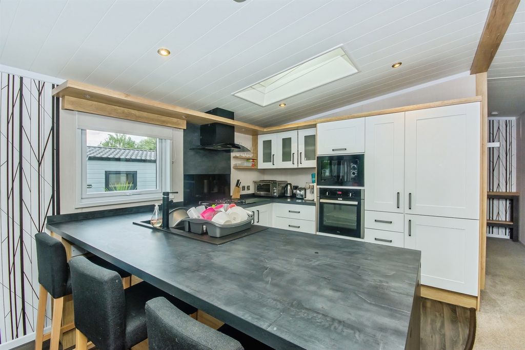 Property photo 3 of 30