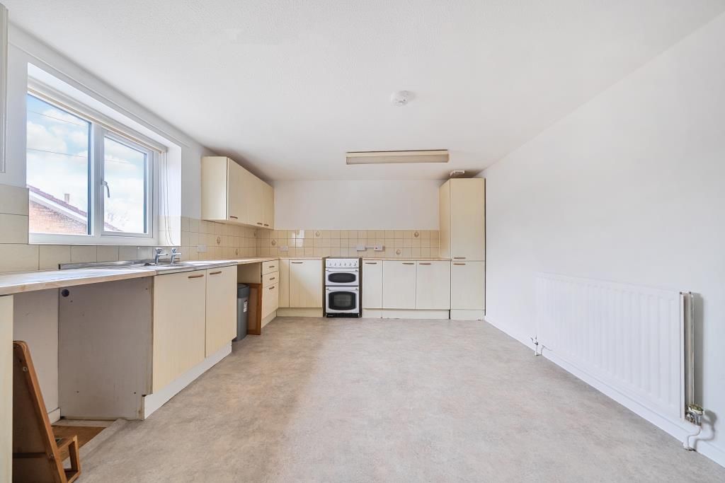 Property photo 2 of 19 Kitchen