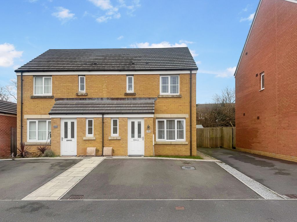 Property photo 2 of 21