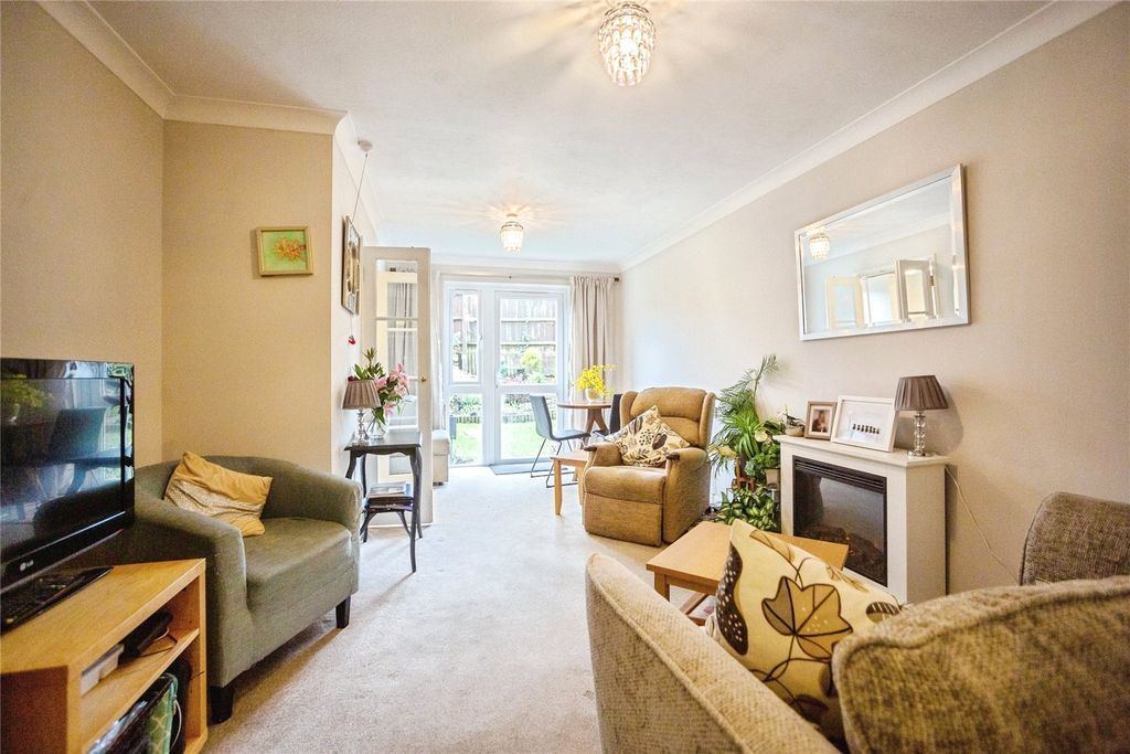 Property photo 2 of 11 Lounge