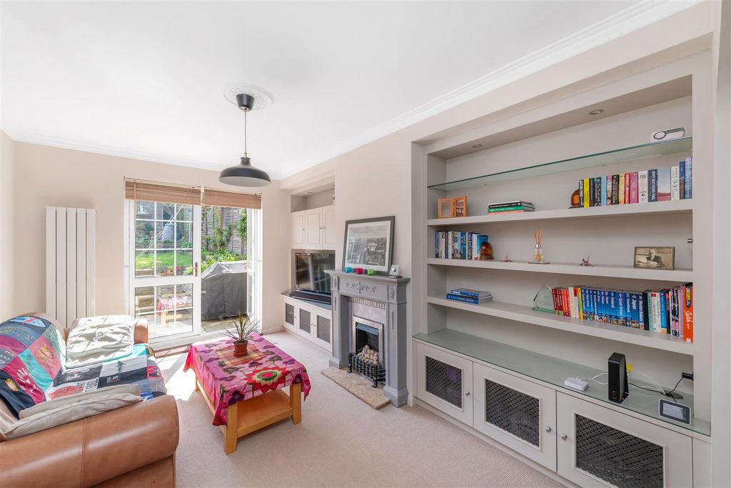 Property photo 1 of 13 Henty Walk Hi-12.Jpg