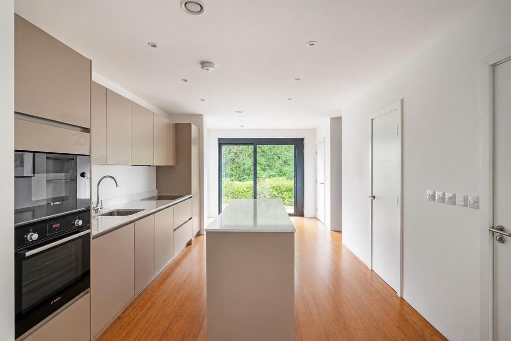 Property photo 2 of 15 7B285A08-A198-4580-84d0-Bfbccd340Be1.Png