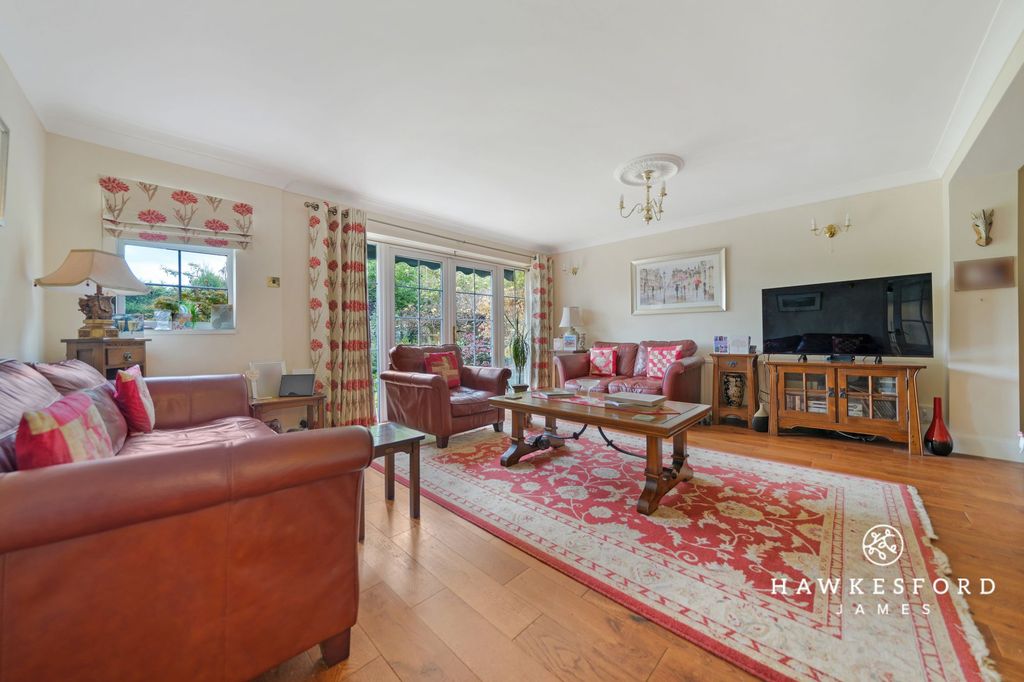 Property photo 2 of 27 Bell Road, Sittingbourne - Lounge