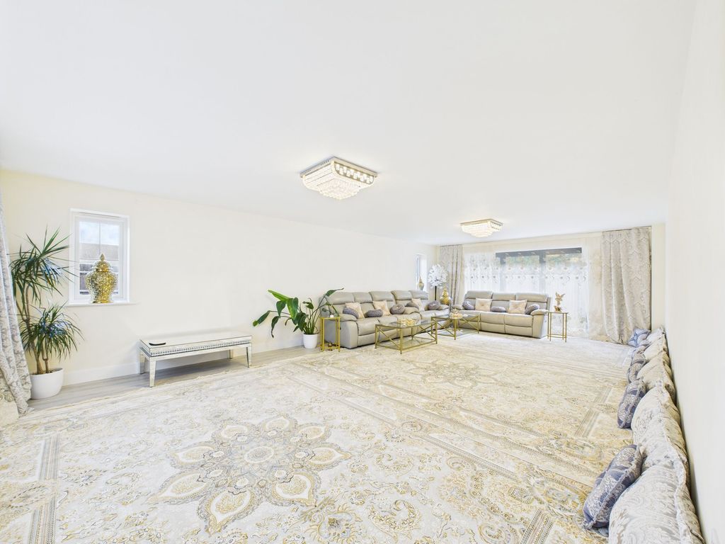 Property photo 3 of 25