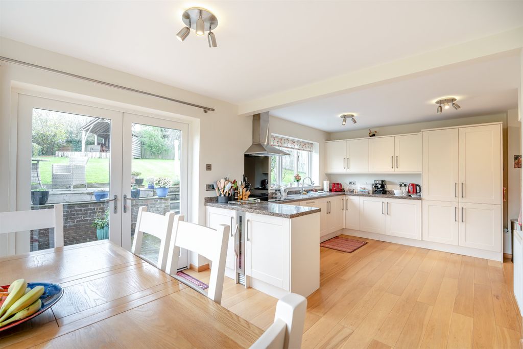 Property photo 2 of 25