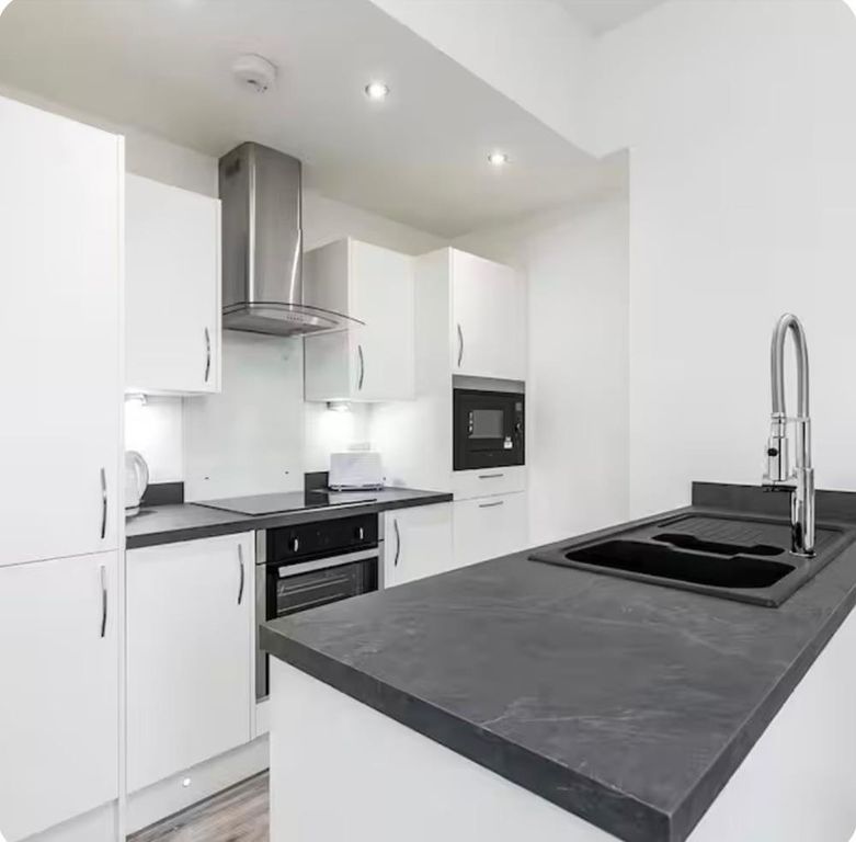 Property photo 3 of 6 Kitchen 2