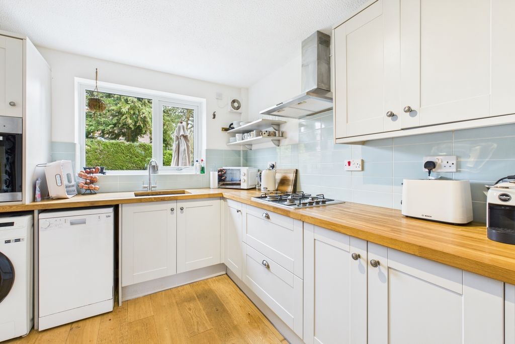 Property photo 2 of 18 Kitchen