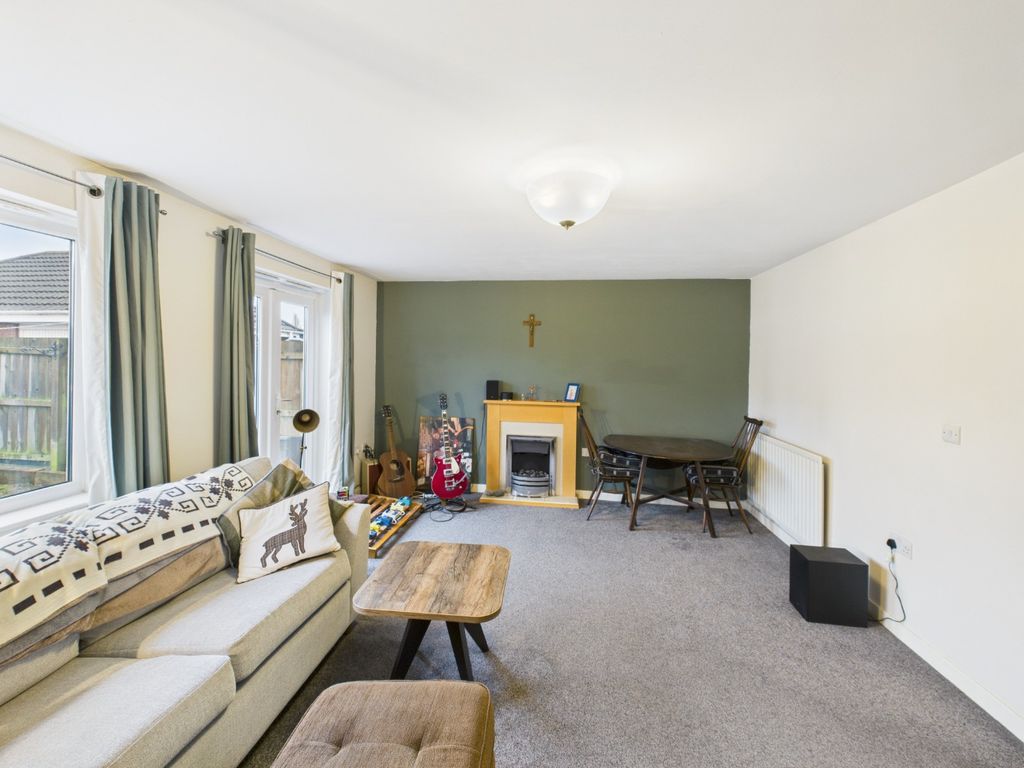 Property photo 3 of 17 4698236