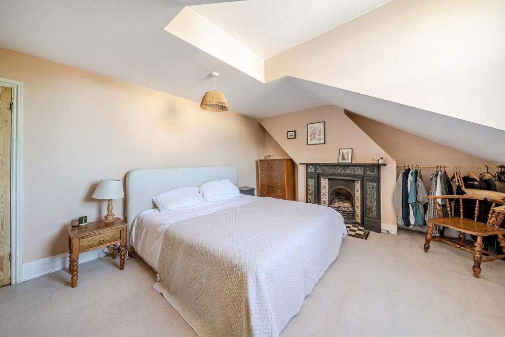 Property photo 3 of 14 1520892-18-1A0c3E...