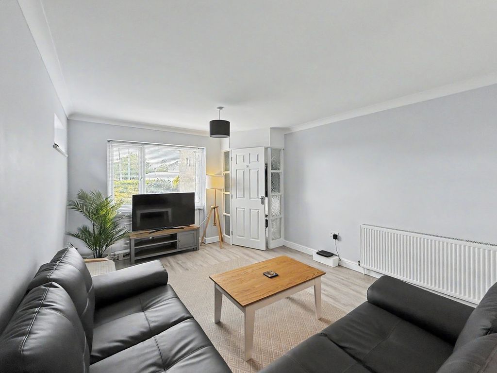 Property photo 3 of 28