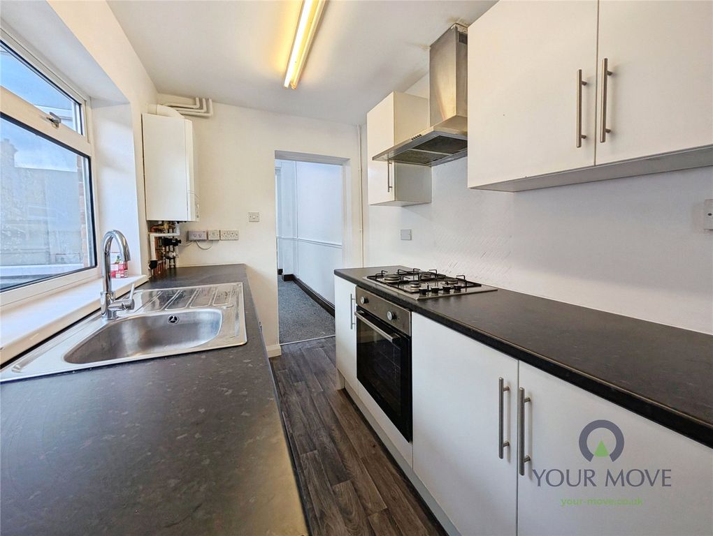 Property photo 3 of 6 Kitchen