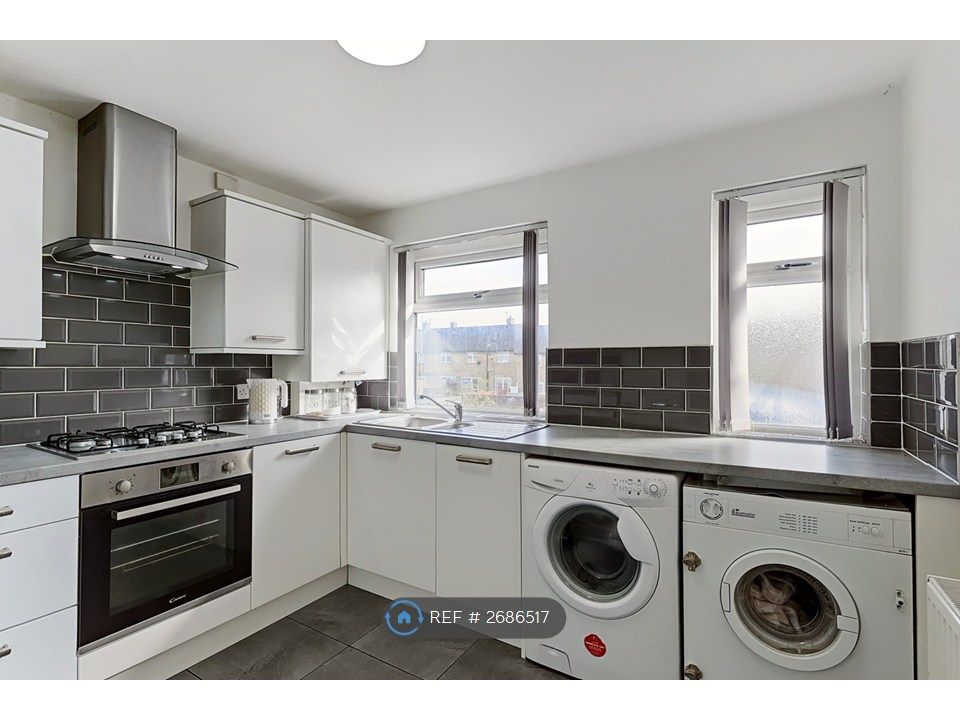 Property photo 2 of 9 Kitchen