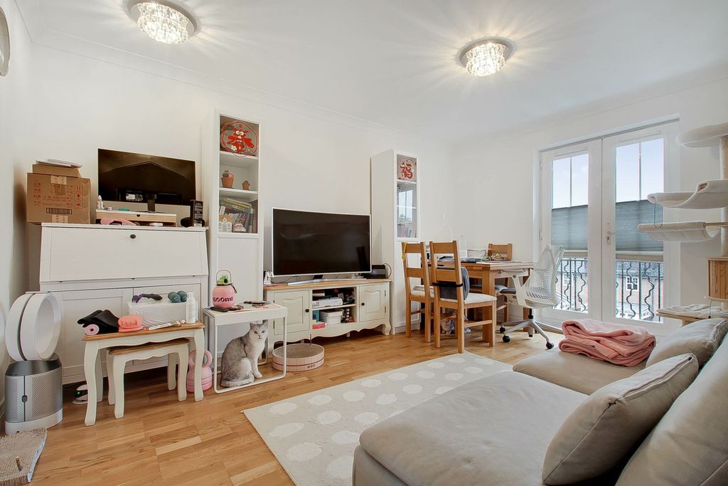 Property photo 2 of 8