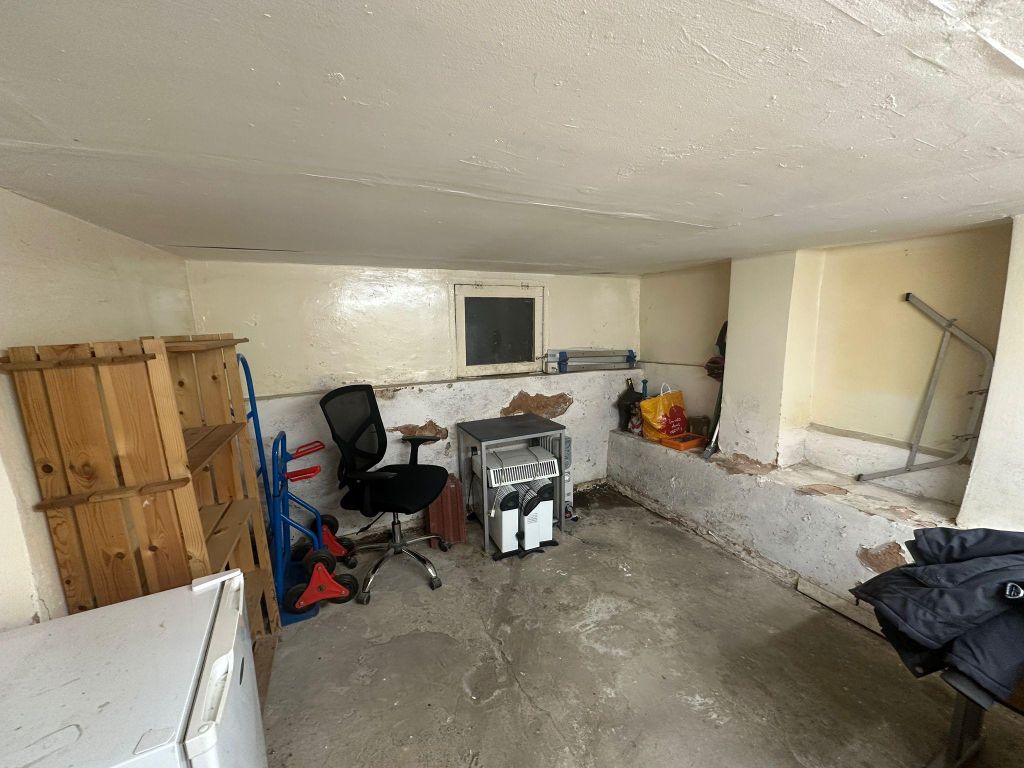 Property photo 3 of 12 62E0Da92-478E-4E87-9761-49Dbaaeae379.Jpg