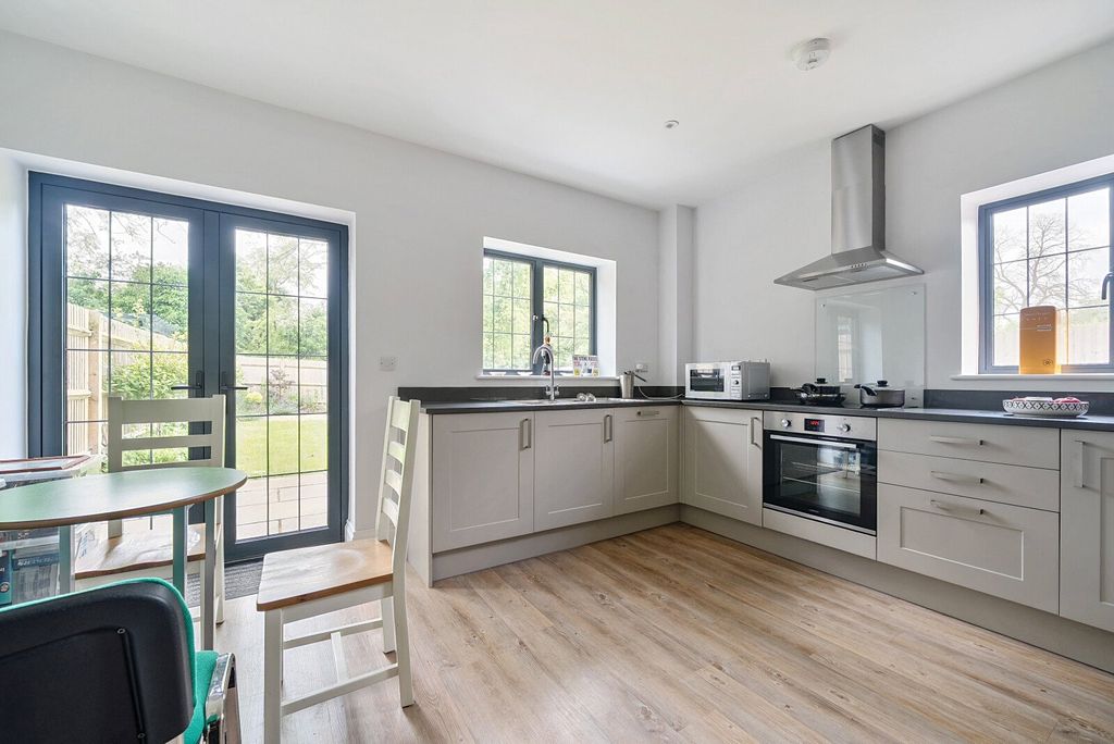 Property photo 3 of 18 1300078-13-684061...