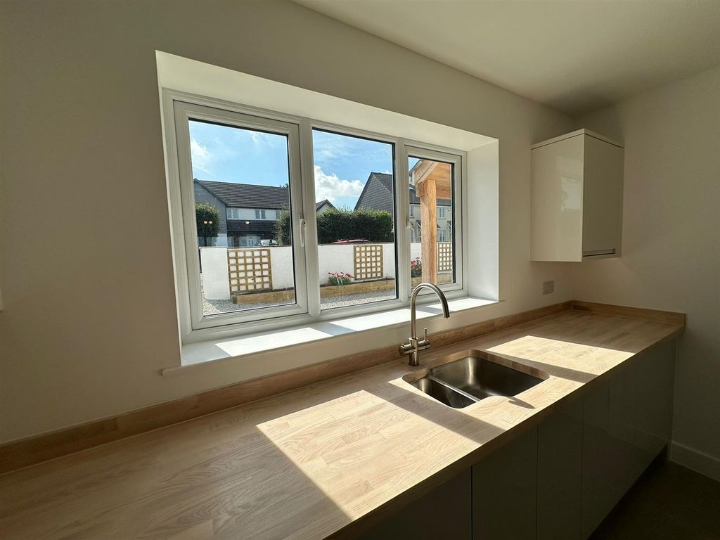 Property photo 3 of 39 94061536-480B-41E2-A912-F13Ff160623E.Jpg