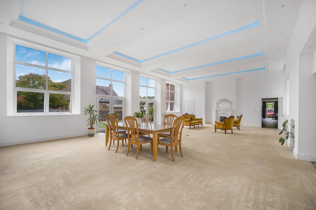 Property photo 3 of 44