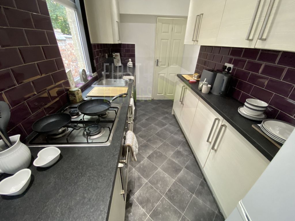 Property photo 2 of 14 Photo 6