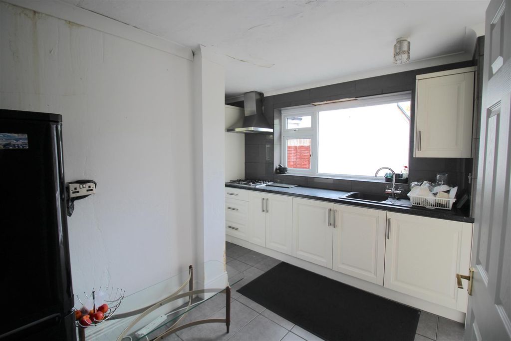 Property photo 3 of 13 Kitchen